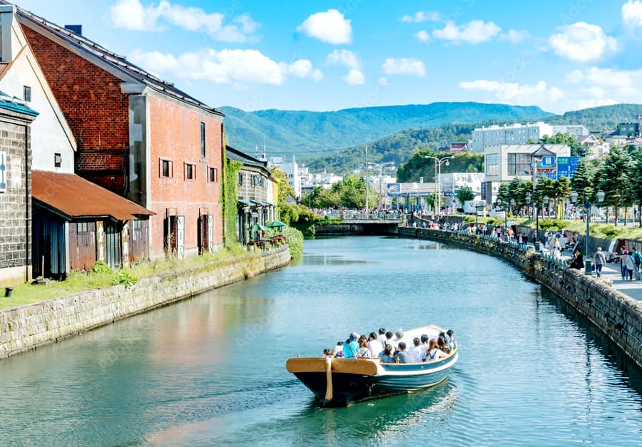 https://indotravent.com/public/files/di-thuy-tren-kenh-dao-otaru-2-25.jpg